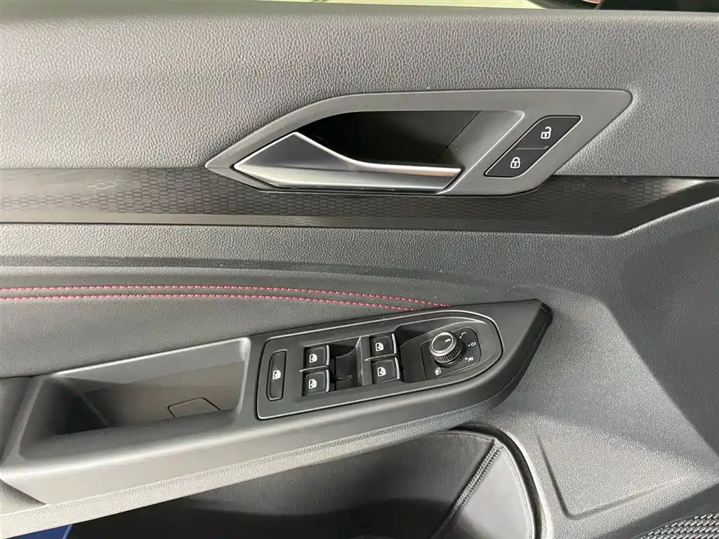 VOLKSWAGEN GOLF GTI 2021
