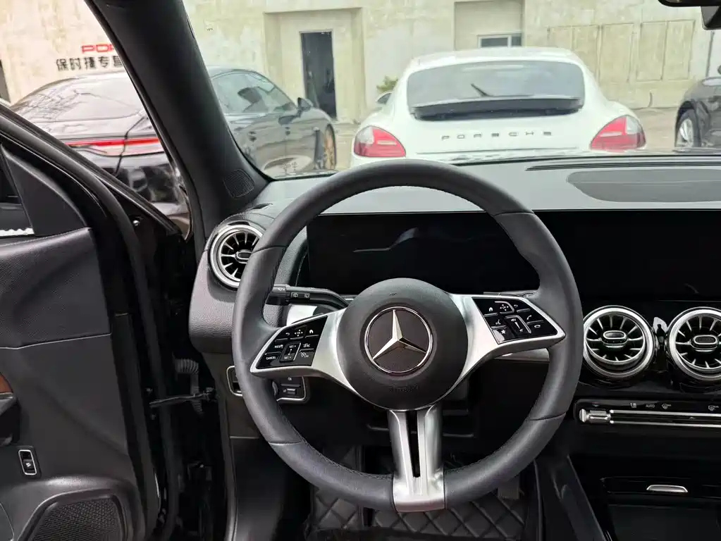 MERCEDES BENZ GLB 2024