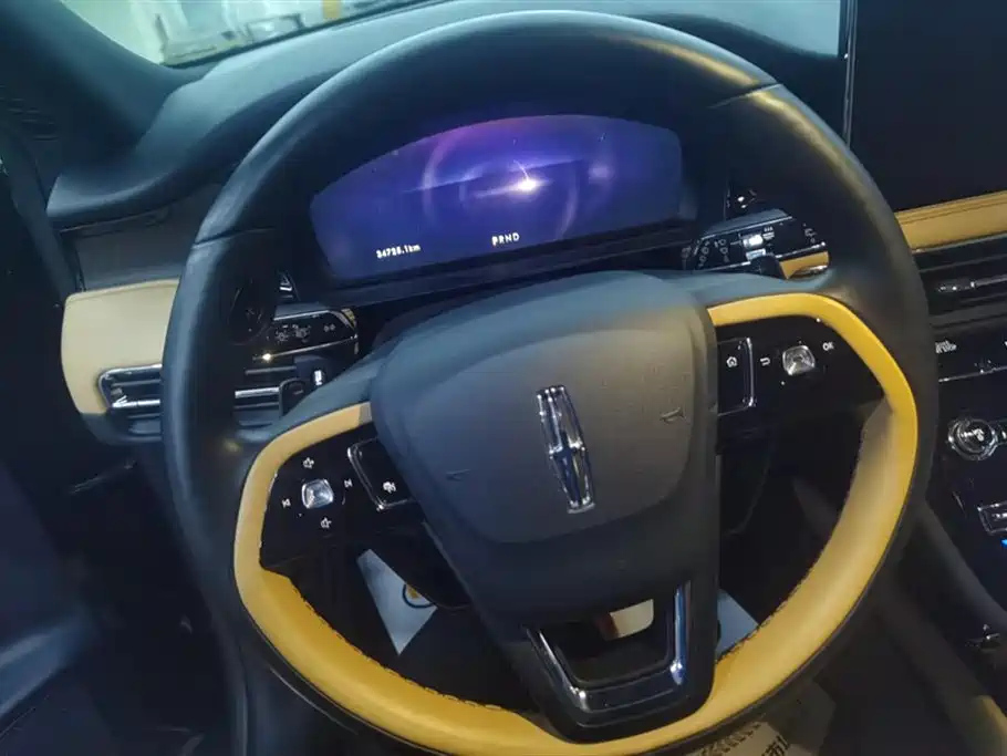 LINCOLN ADVENTURER 2022