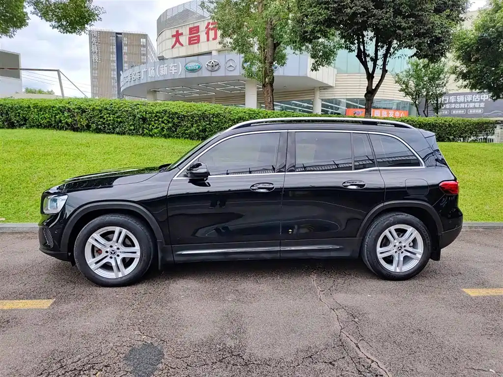 MERCEDES BENZ GLB 2021