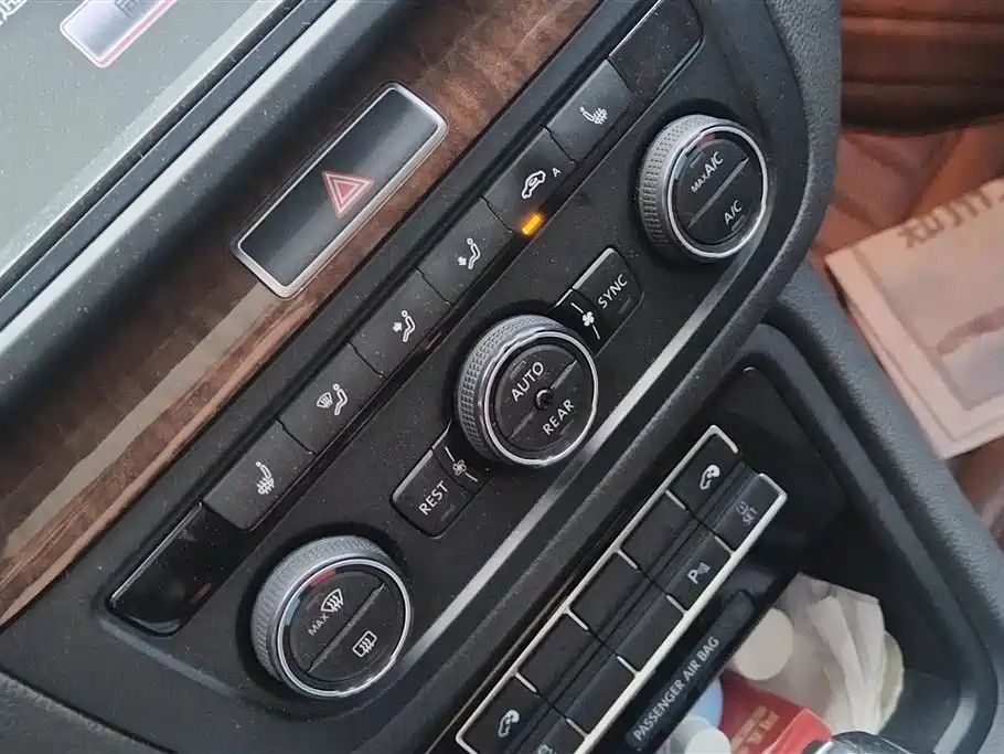 VOLKSWAGEN SHARAN 2015