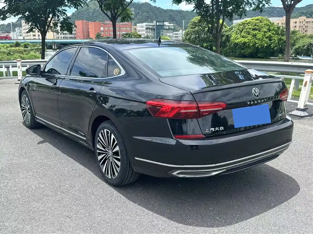 VOLKSWAGEN PASSAT 2021
