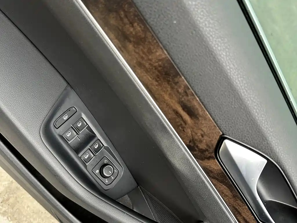 VOLKSWAGEN MAGOTAN 2020