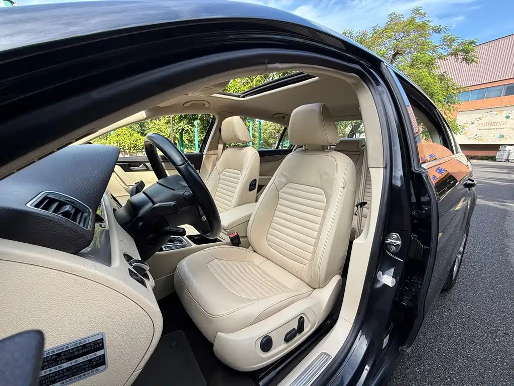 VOLKSWAGEN MAGOTAN 2013