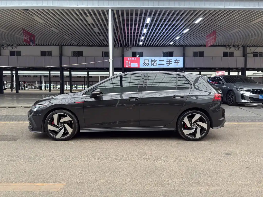 VOLKSWAGEN GOLF GTI 2021