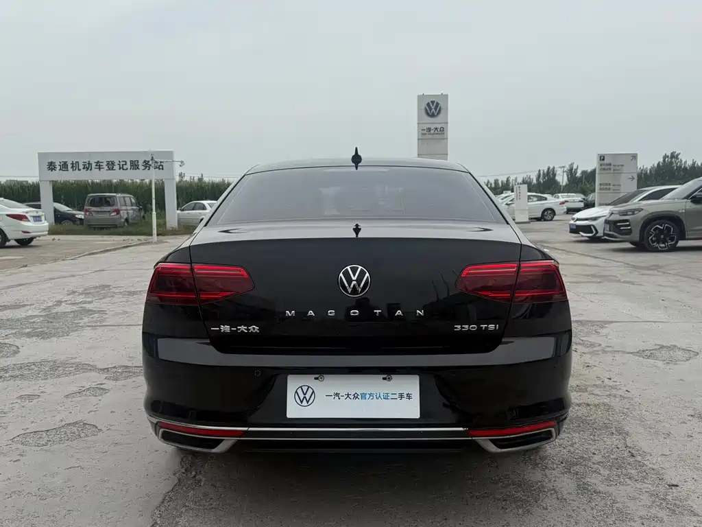 VOLKSWAGEN MAGOTAN 2021