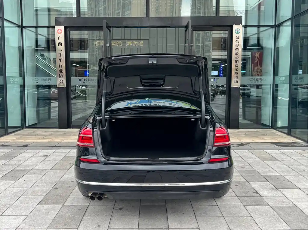 VOLKSWAGEN PASSAT 2017