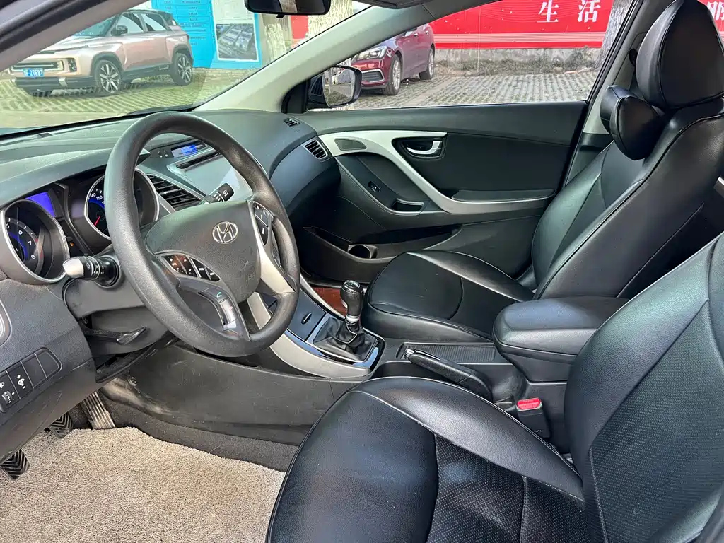 HYUNDAI ELANTRA 2015