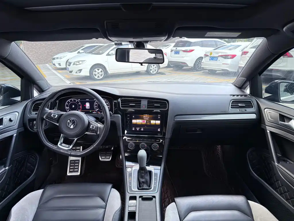 VOLKSWAGEN GOLF 2020