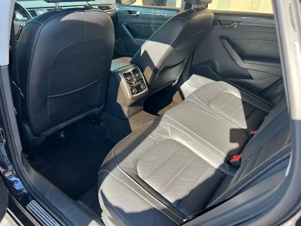 VOLKSWAGEN PASSAT 2019