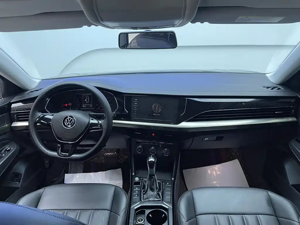 VOLKSWAGEN PASSAT 2022