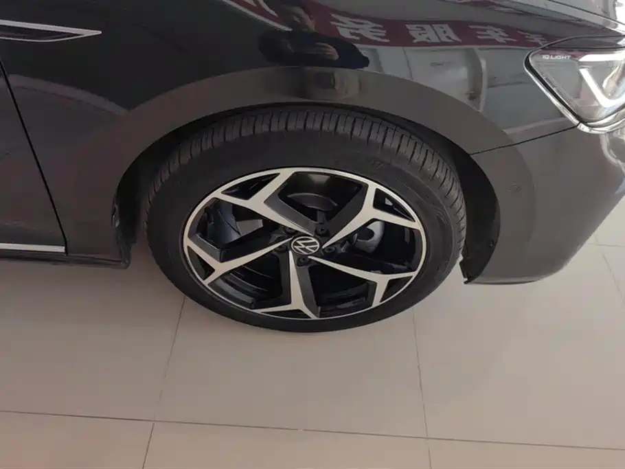 VOLKSWAGEN PASSAT 2024