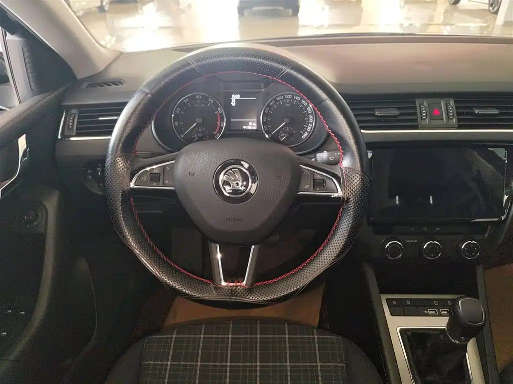 SKODA OCTAVIA 2019