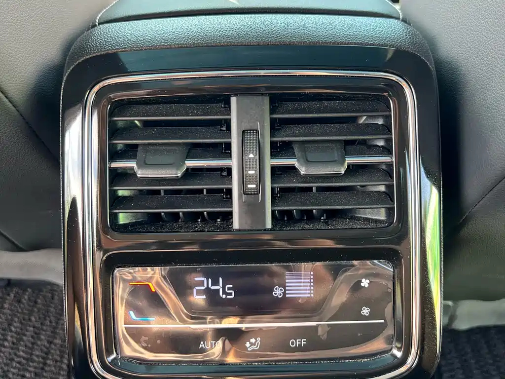 VOLKSWAGEN PASSAT 2025