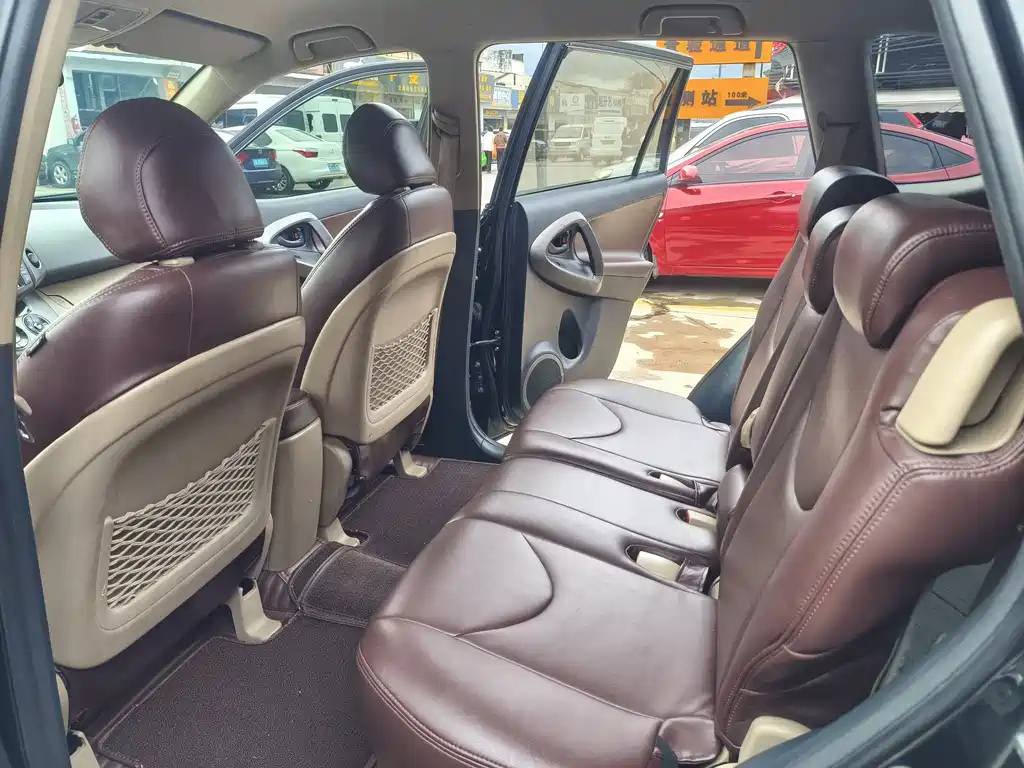 TOYOTA RAV4 RONGFANG 2013