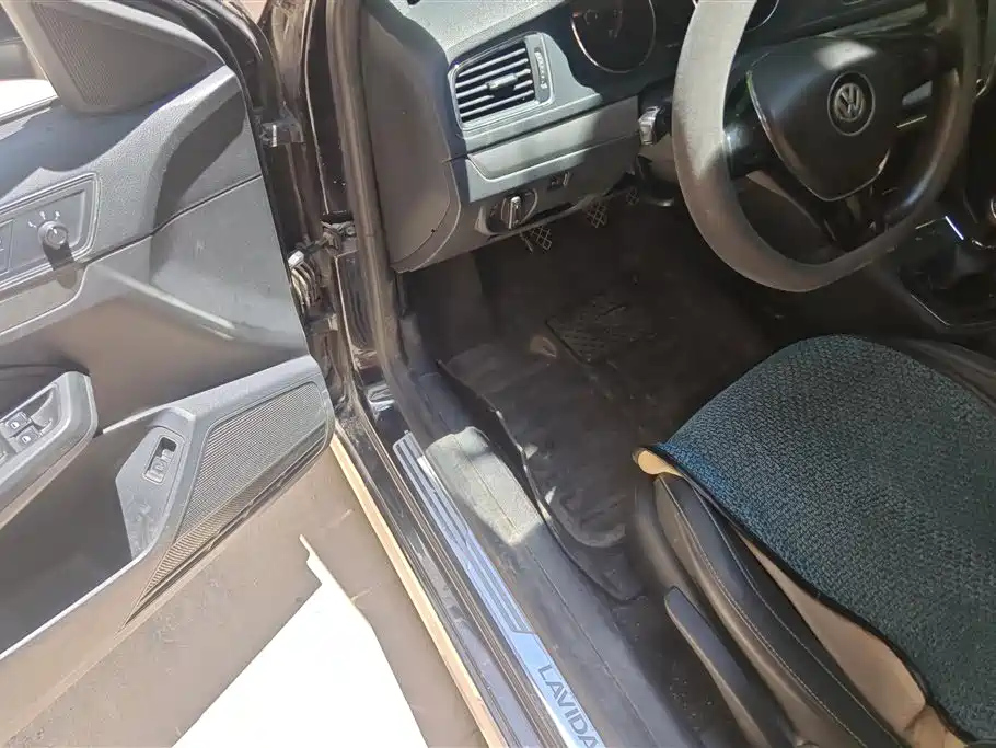 VOLKSWAGEN LAVIDA 2016