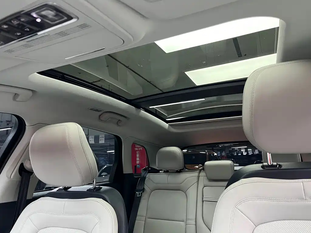 LINCOLN ADVENTURER 2023