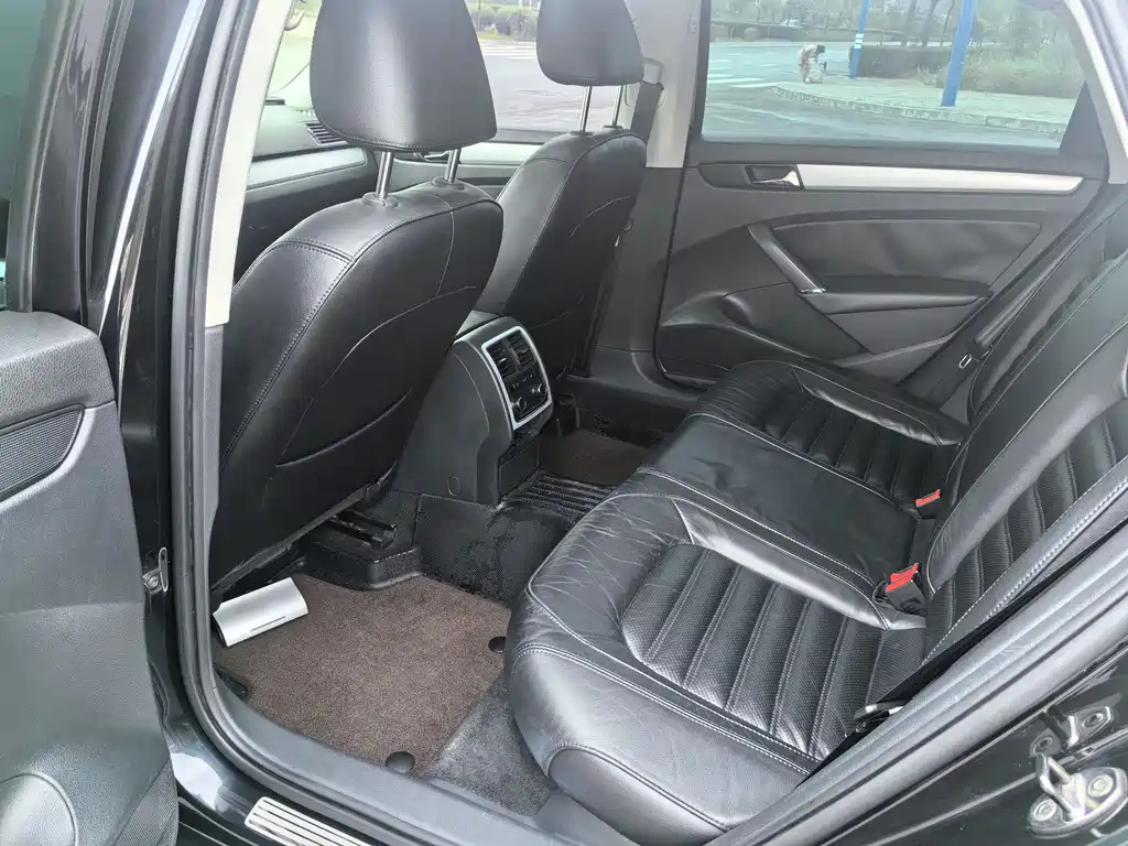 VOLKSWAGEN PASSAT 2014