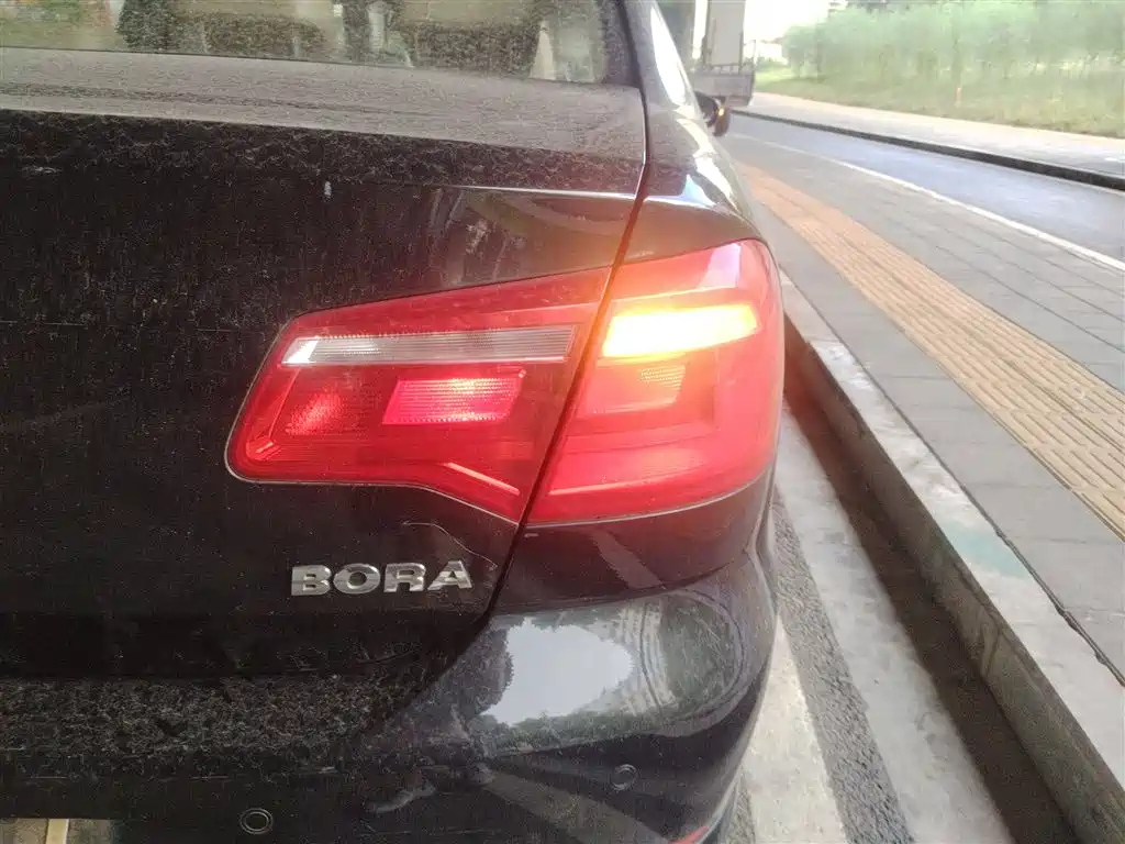 VOLKSWAGEN BORA 2015