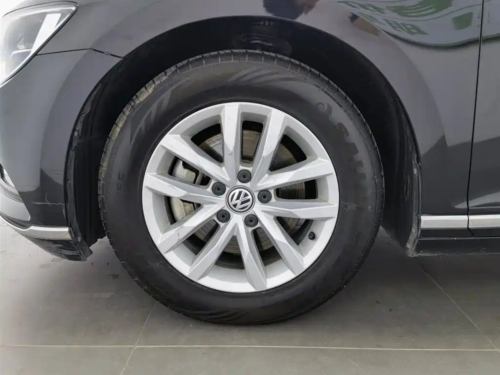 VOLKSWAGEN MAGOTAN 2019