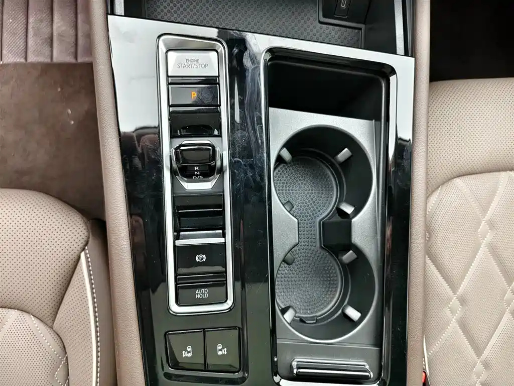 VOLKSWAGEN VILORAN 2024