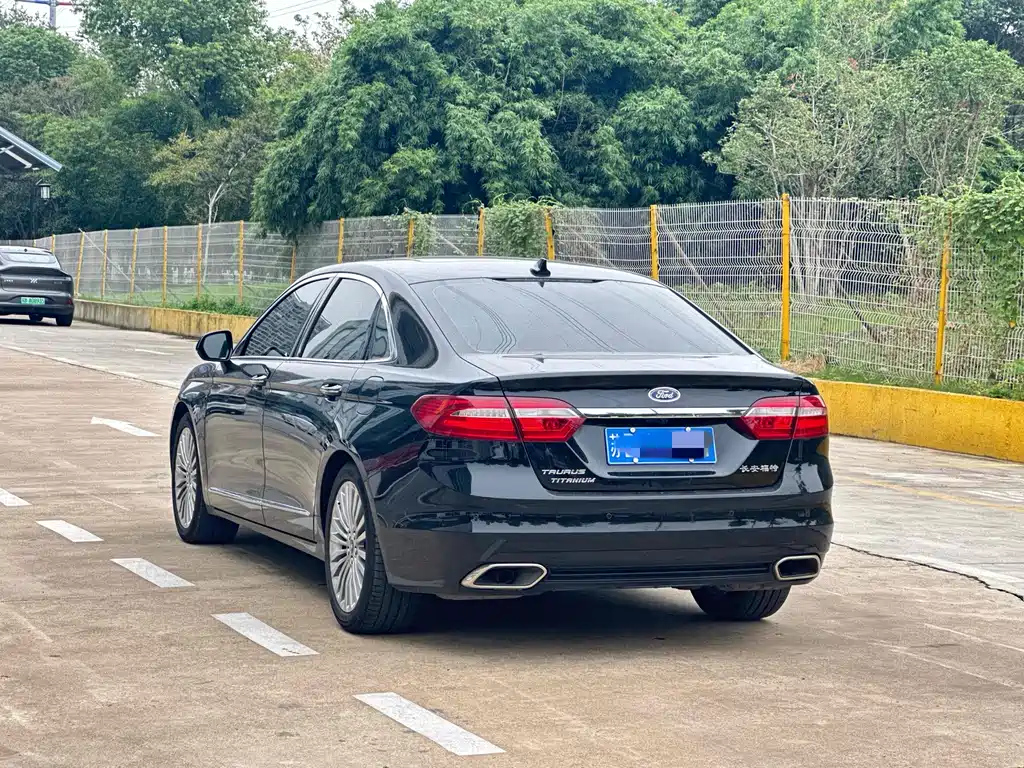 FORD TAURUS 2019