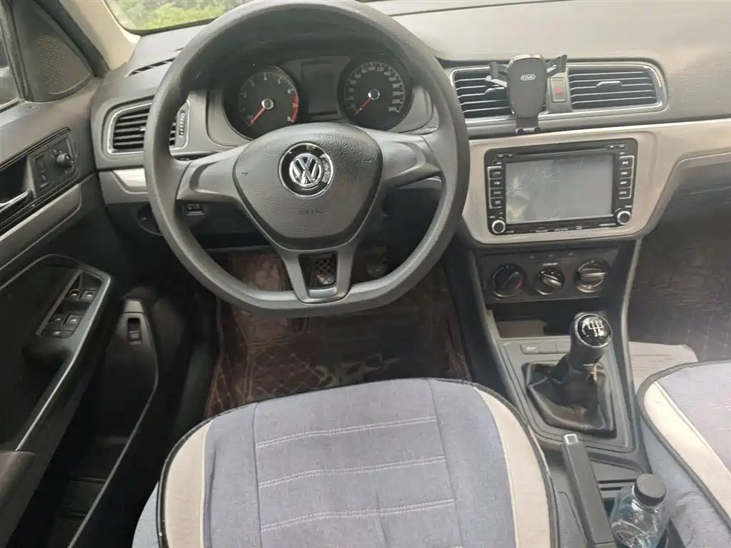 VOLKSWAGEN LAVIDA 2015