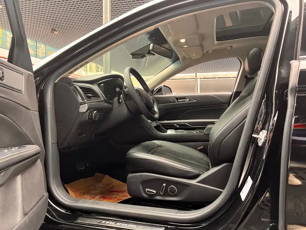 FORD TAURUS 2018