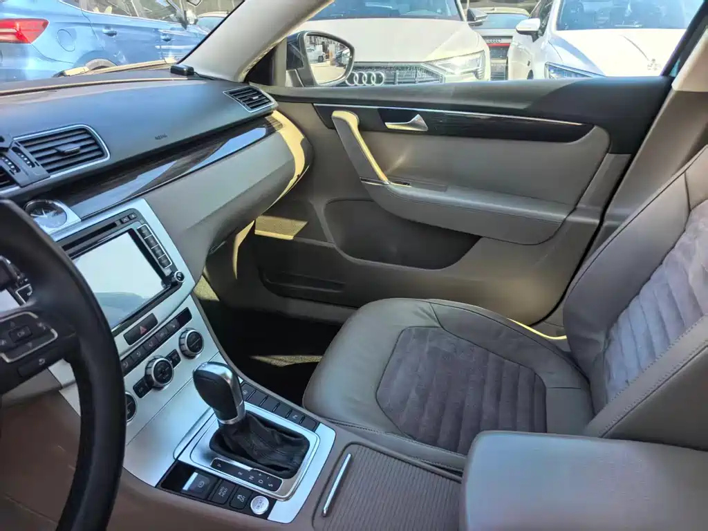 VOLKSWAGEN MAGOTAN 2013