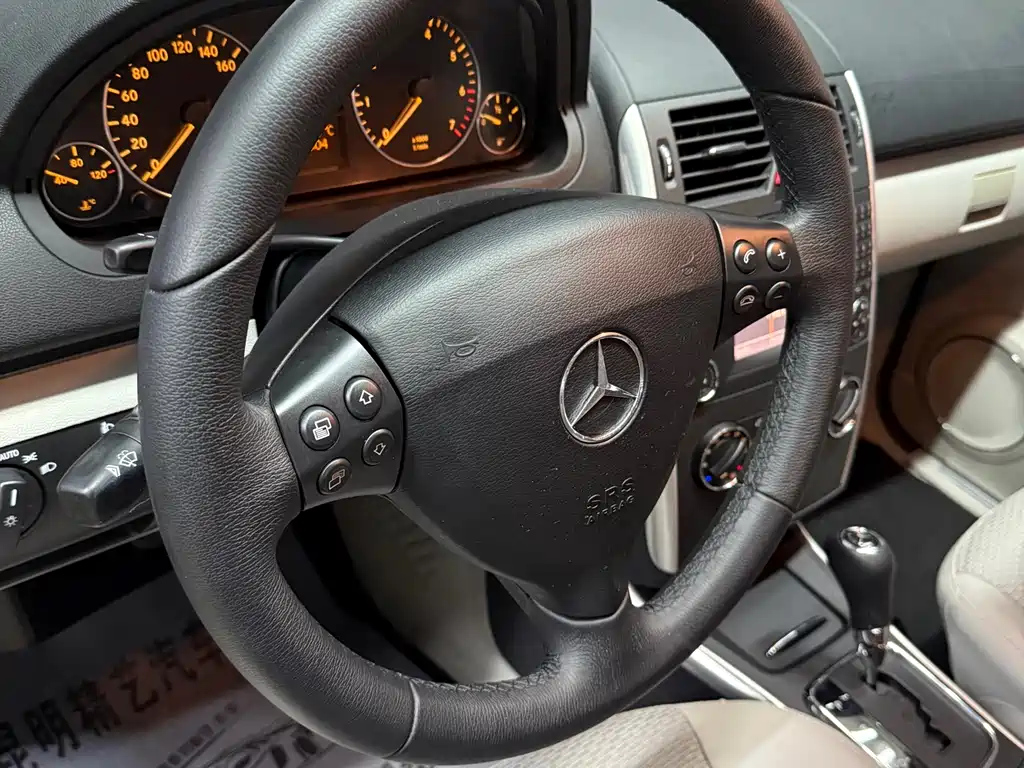 MERCEDES BENZ A-CLASS IMPORT 2011