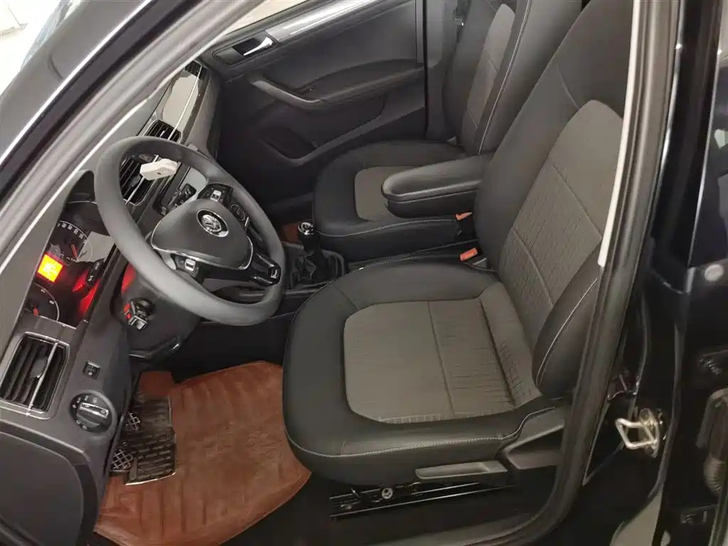 VOLKSWAGEN SANTANA 2017