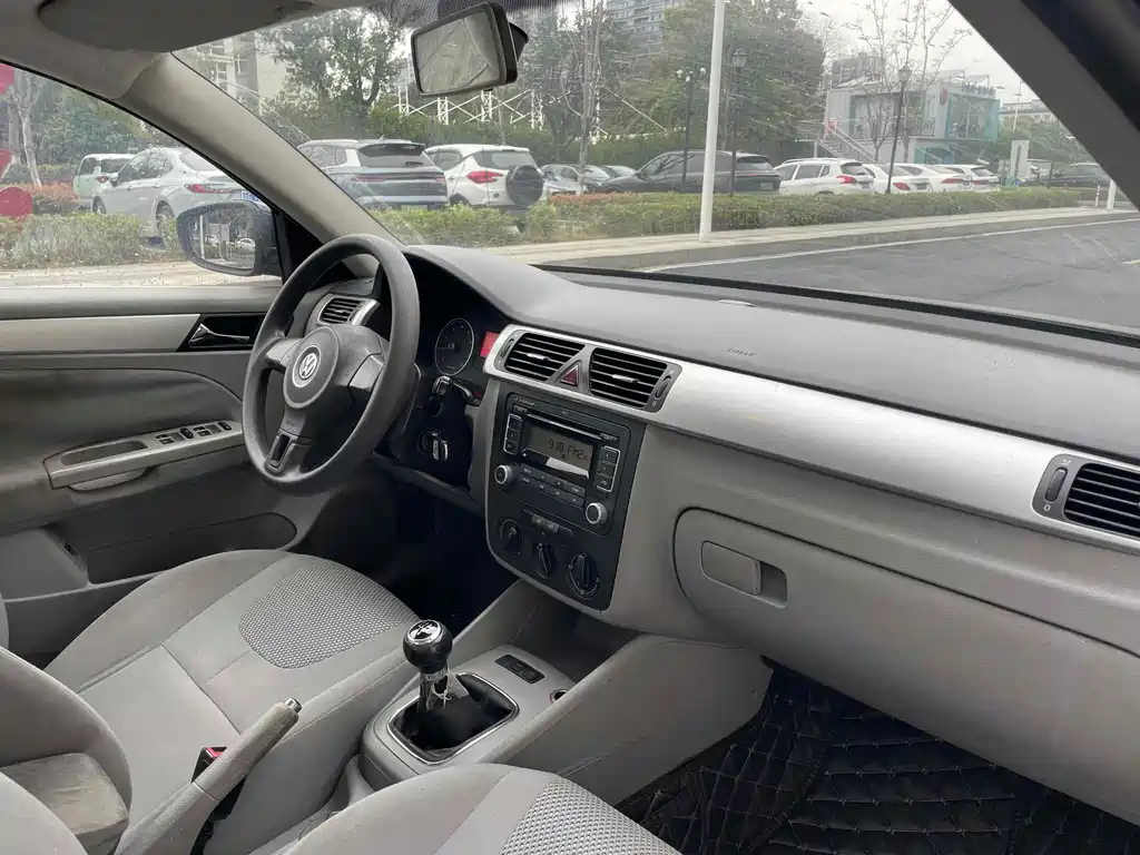 VOLKSWAGEN BORA 2012