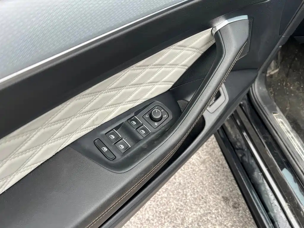 VOLKSWAGEN MAGOTAN 2023