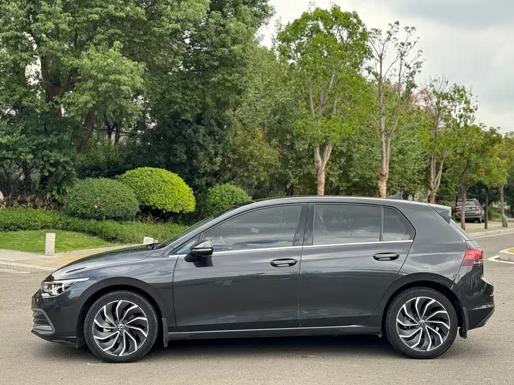 VOLKSWAGEN GOLF 2021