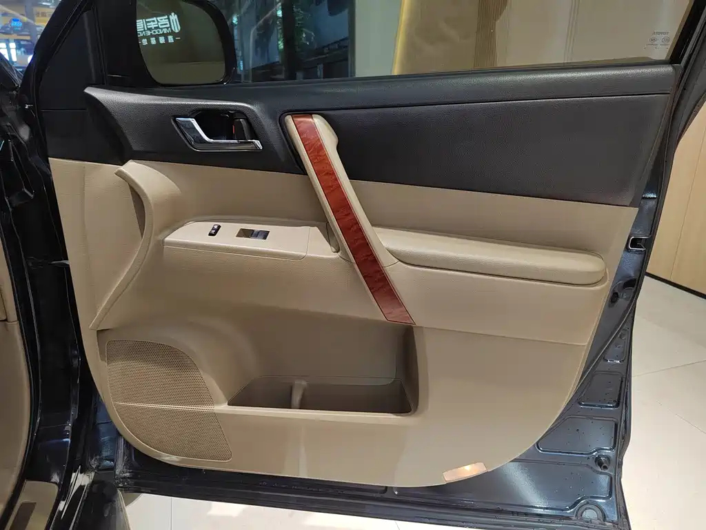 TOYOTA HIGHLANDER 2012