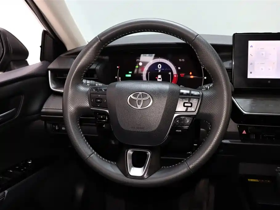 TOYOTA CAMRY 2025