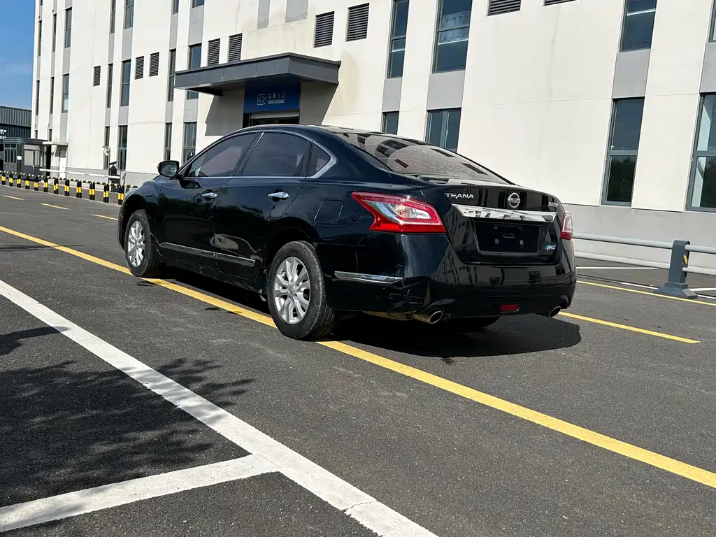 NISSAN TEANA 2015