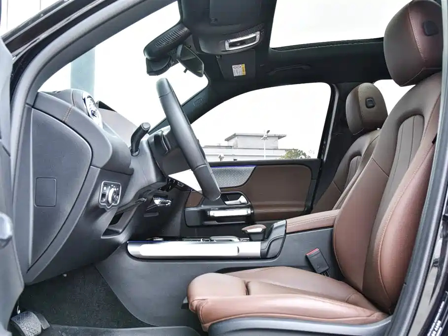 MERCEDES BENZ GLB 2024