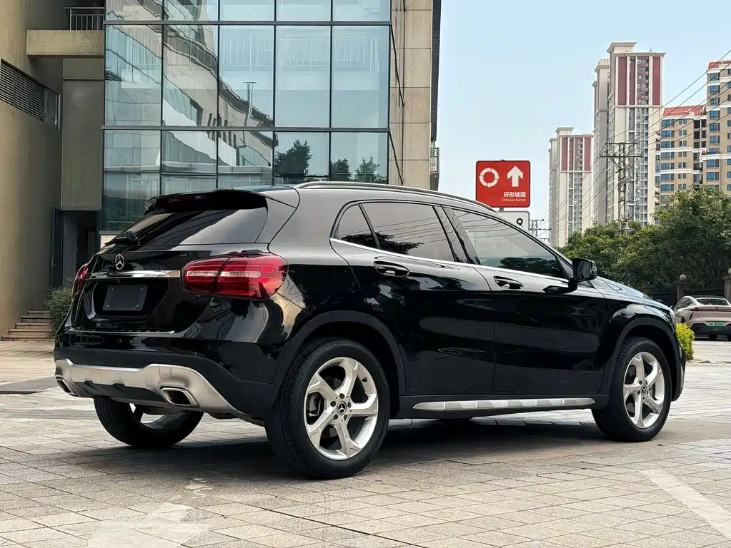 MERCEDES BENZ GLA 2019