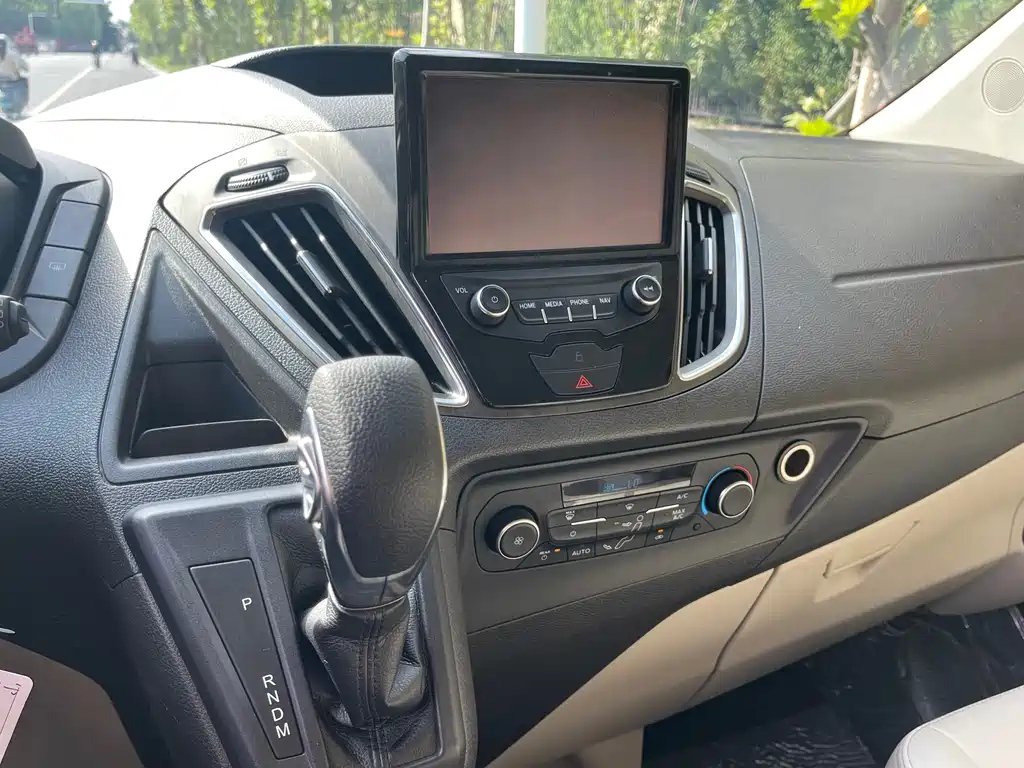 FORD TOUREO 2020