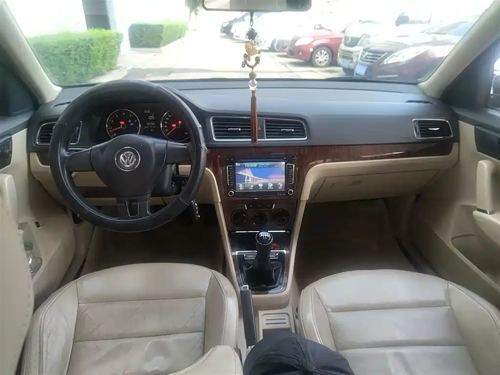VOLKSWAGEN LAVIDA 2013
