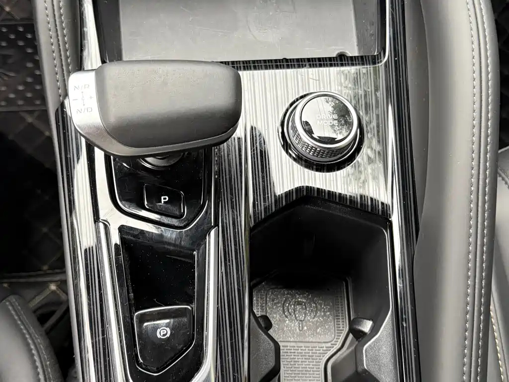 GEELY AUTO MONJARO 2025