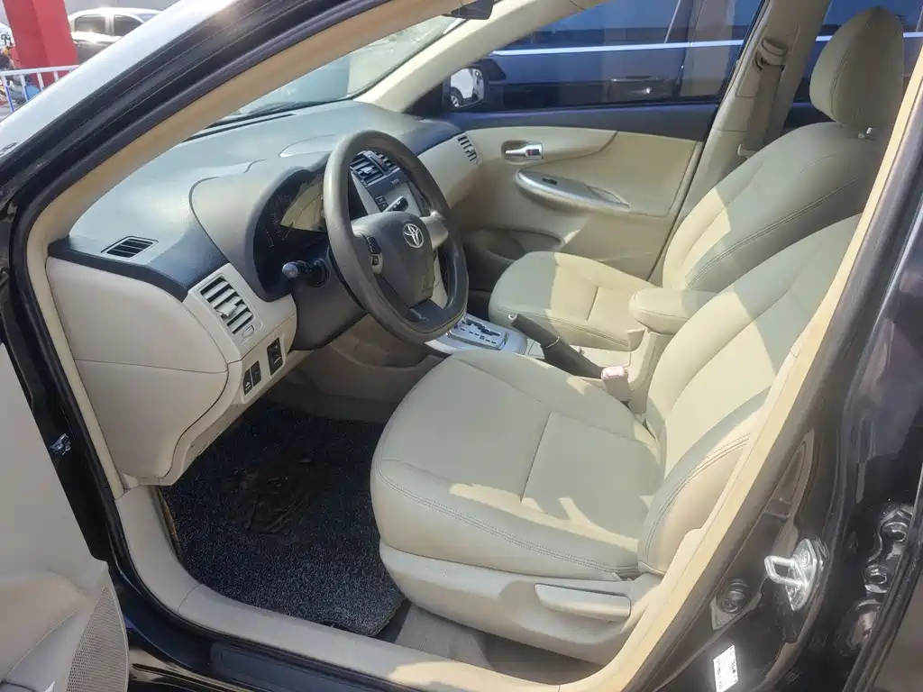 TOYOTA COROLLA 2010
