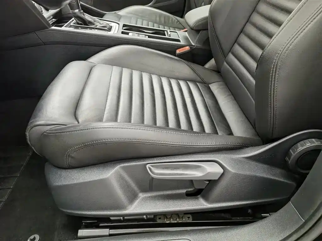VOLKSWAGEN MAGOTAN 2019