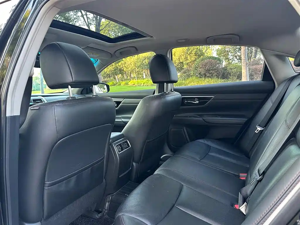 NISSAN TEANA 2018