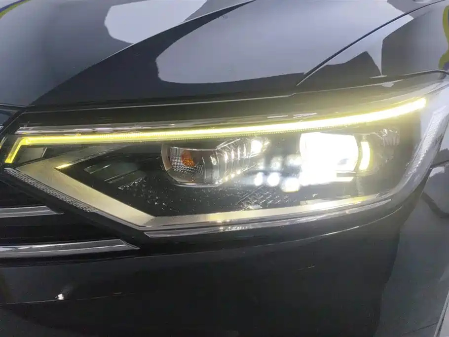 VOLKSWAGEN MAGOTAN 2021