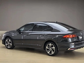 VOLKSWAGEN BORA  2023