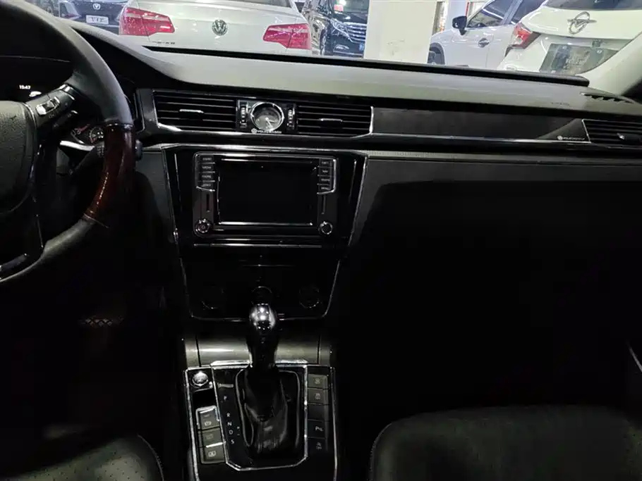 VOLKSWAGEN PASSAT 2017