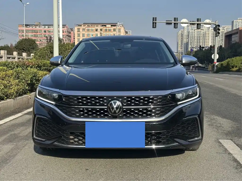 VOLKSWAGEN PASSAT 2024