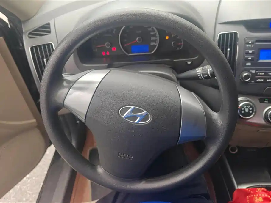 HYUNDAI CELESTA 2011